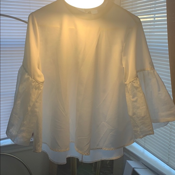 While puffer sleeve polyester blouse . - Picture 1 of 4